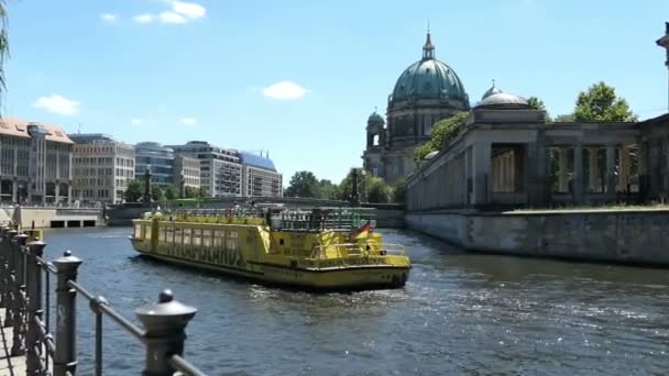 Берліні Берлін Німеччина 2018 Липня Туристичний Човен Шпрее Річка Районі — стокове відео