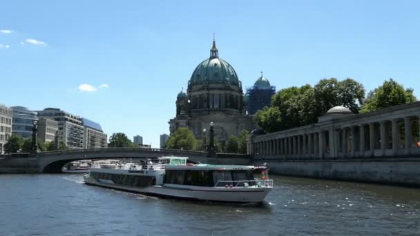 Berlin Berlin Deutschland Juli 2018 Ausflugsschiff Auf Der Spree Bezirk — Stockvideo