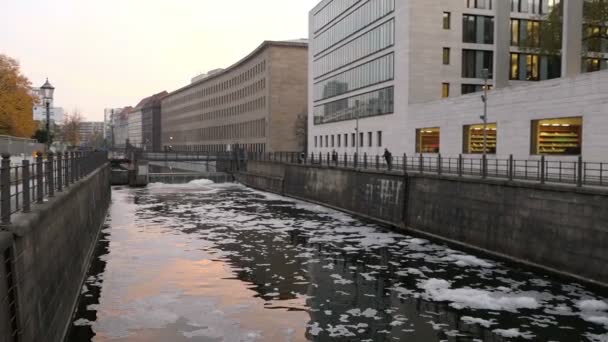 Berlín Berlín Německo Listopadu 2018 Řeky Sprévy Federální Ministerstvo Zahraničí — Stock video