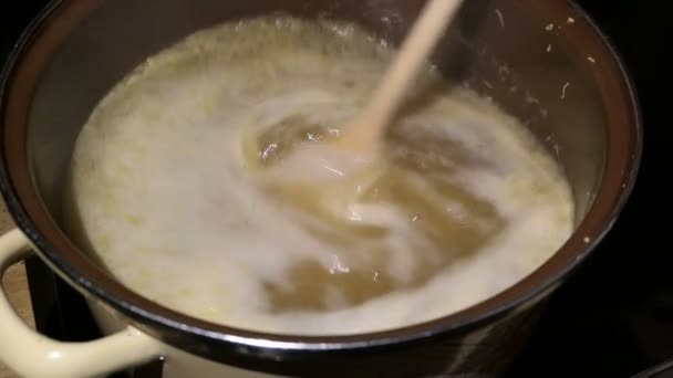 Holunder Bierkopfmarmelade Einem Topf Kochen Zucker Den Topf Füllen — Stockvideo