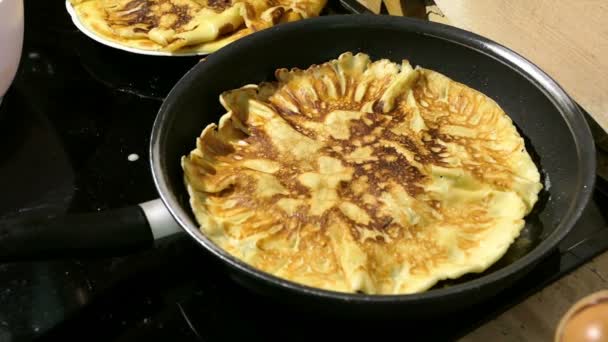 Hornear Crepes Crepes Una Sartén — Vídeos de Stock