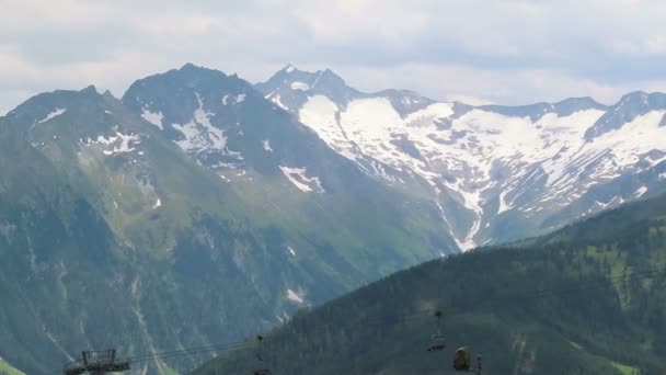 チロル オーストリアのジラータル渓谷の雪山のパノラマビュー ケーブルカーを上まで シェーナチャル渓谷の眺め — ストック動画