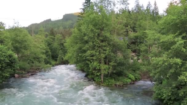 Gerlos Fluindo Através Alpes Europeus Áustria Tirol — Vídeo de Stock
