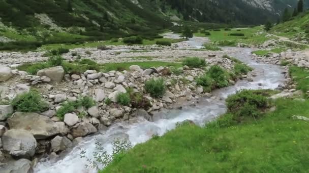 オーストリアのシュレゲス渓谷チロル イタリアに向かうハイキングコース — ストック動画