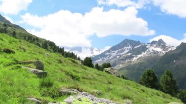 Tirol Avusturya Yüksek tauern dağların Bulut Zaman atlama. Karla kaplı dağlar. Vahşi vadi.