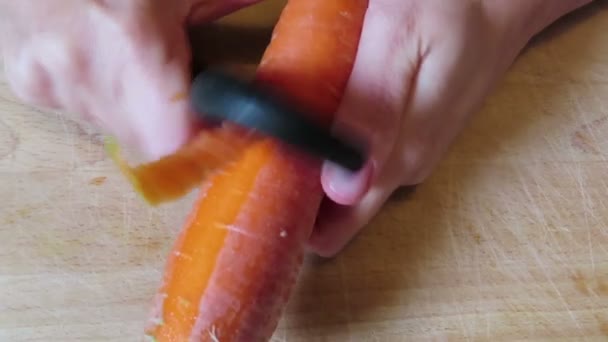 剥皮胡萝卜 准备做饭用的食物 — 图库视频影像