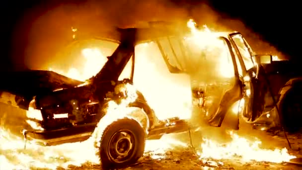Auto v plamenech, hoření, výbuchu auta, Auto Crash autonehoda — Stock video