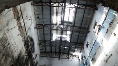Harap binalar, evler kırık fabrikalar, kalıntıları terk