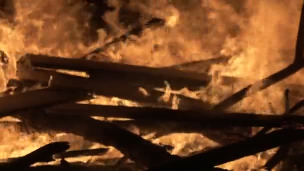 Огонь, сжечь дом, короткое замыкание, опасность — стоковое видео
