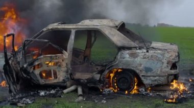 Araba araba yok yanan yeşil bir alana kuruldu