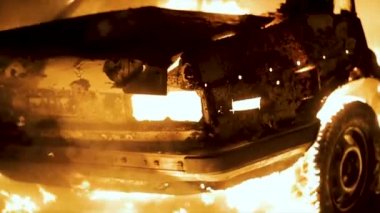 Hamas, Araba yanıyor, arka görünüm