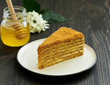 Klasik ballı pasta..