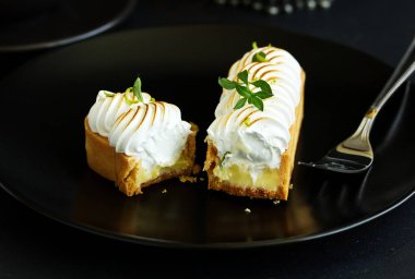 Kremalı limonlu pasta.