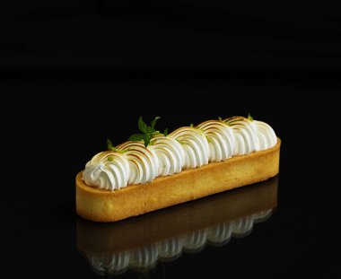 Limon pasta beze ve ahududu.