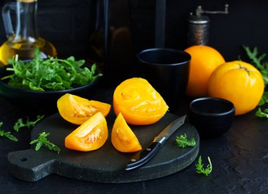 sarı domates salatası.