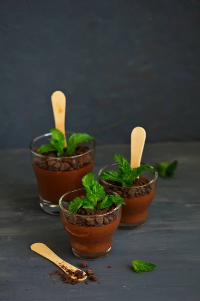 Chocolate Peppermint Mousse Glasses — Stock Photo, Image