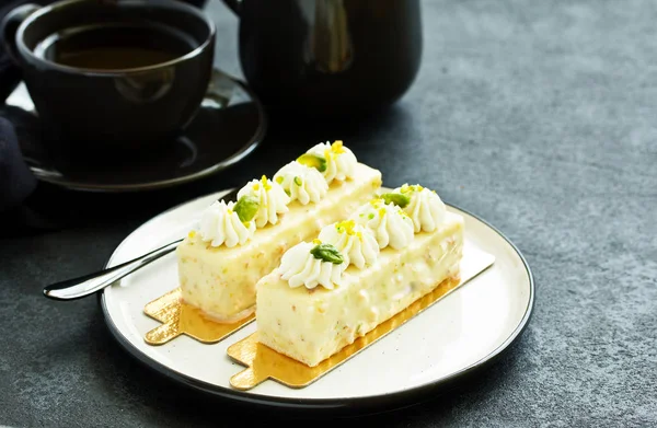 A cake with caramel and bananas inside, glazed with nuts.