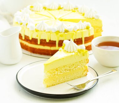 Limonlu kek parçası. Seçici odak.