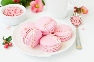 macaroons arka plan üzerinde pembe, yakın çekim