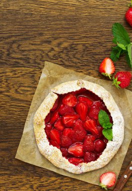 Ev yapımı çilekli pasta Galette'ye