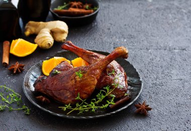 Fırında ördek bacak Çince.