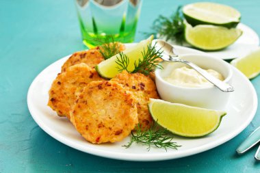 Somon ve tartar soslu pirzola.