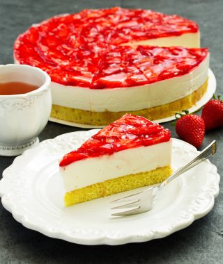 arka plan üzerinde çilek cheesecake yakın çekim