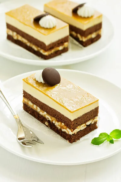 Csokoládé Torta Karamellel Dióval — Stock Fotó