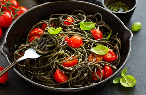 Spaghetti Cuttlefish Ink Tomatoes — Stock Photo, Image