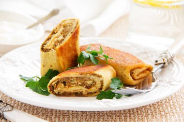 Karaciğer ve yumurtalarla doldurulmuş gözleme..