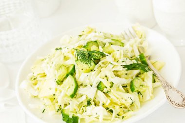 Diyet salata lahana üzerinden.