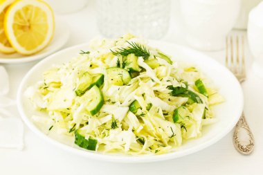 Diyet salata lahana üzerinden.