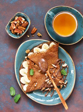 Krep muz ve çikolata ile. Kahvaltı.