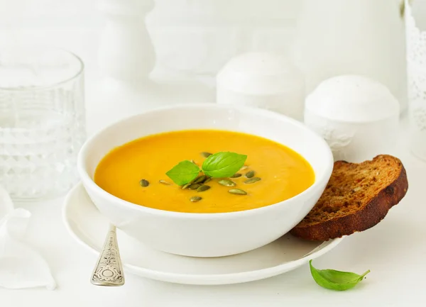 Sopa Calabaza Tazón Blanco Primer Plano — Foto de Stock