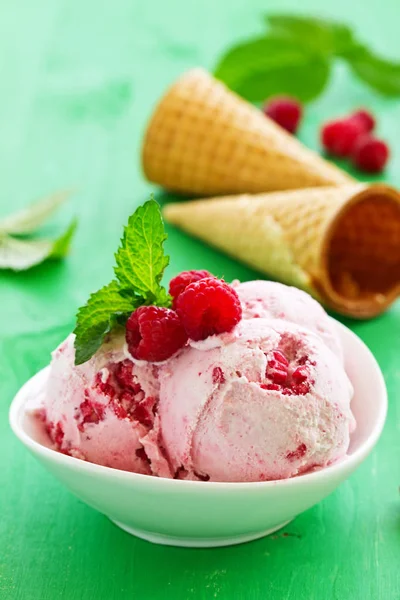 Delicious Raspberry Ice Cream Close — Stock Photo, Image