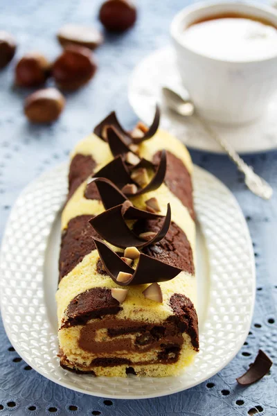 Rollo Esponja Con Chocolate Crema Castañas — Foto de Stock