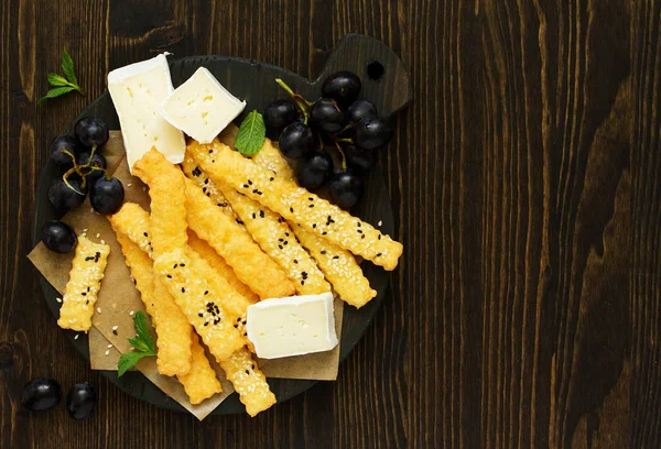 Biscotti Formaggio Fatti Casa Con Uva Brie — Foto Stock