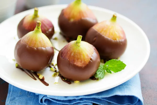 Dessert Fresh Figs Chocolate Pistachios — Stock Photo, Image