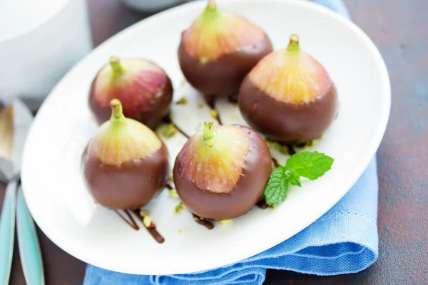 Dessert Fresh Figs Chocolate Pistachios — Stock Photo, Image