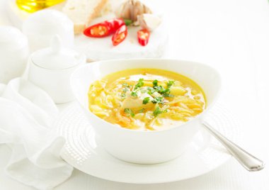 Lahana ile Rus geleneksel çorba,