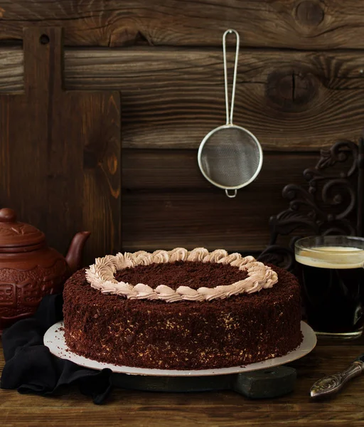 Pastel Chocolate Con Esmalte Sobre Fondo Oscuro — Foto de Stock