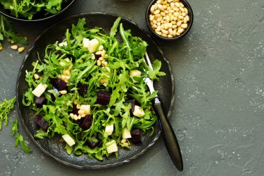 Roka, pancar ve peynir, taze salata.