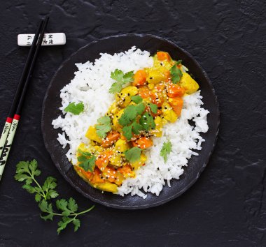 Tavuk ve balkabaklı köri..