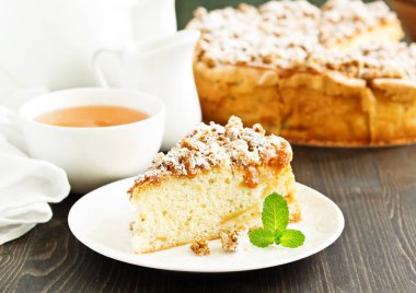 Elma kek karamel ve kek.