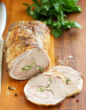 Şampiyon ve maydanozla doldurulmuş kuzu pirzolası..