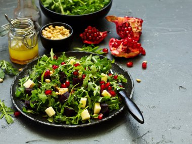 Roka, pancar ve peynir, taze salata.