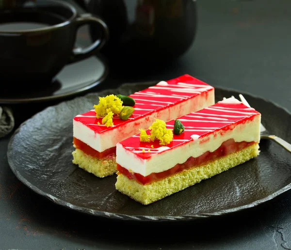 Frischer Kuchen Mit Erdbeeren — Stockfoto