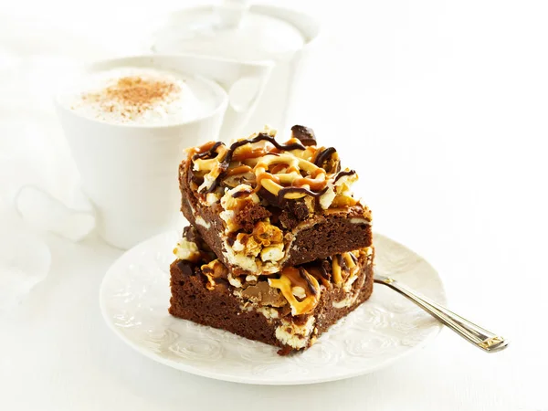 Brownie Chocolate Com Caramelo — Fotografia de Stock