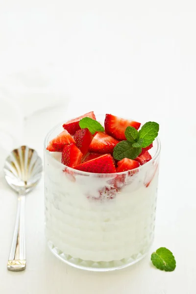 Yogurt Strawberries Dietary Breakfast — Stock Photo, Image