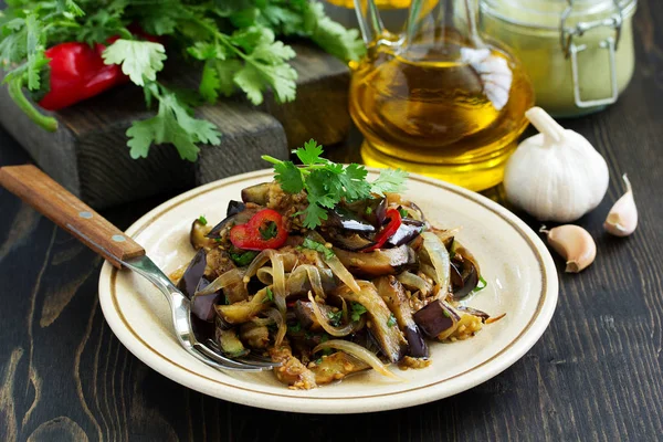 Salat Aus Gebratenen Auberginen Mit Zwiebeln Und Knoblauch Georgische Küche — Stockfoto